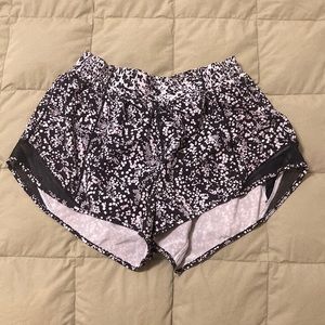 EUC Hotty Hot Shorts, Low-rise 2.5”, Sz 8